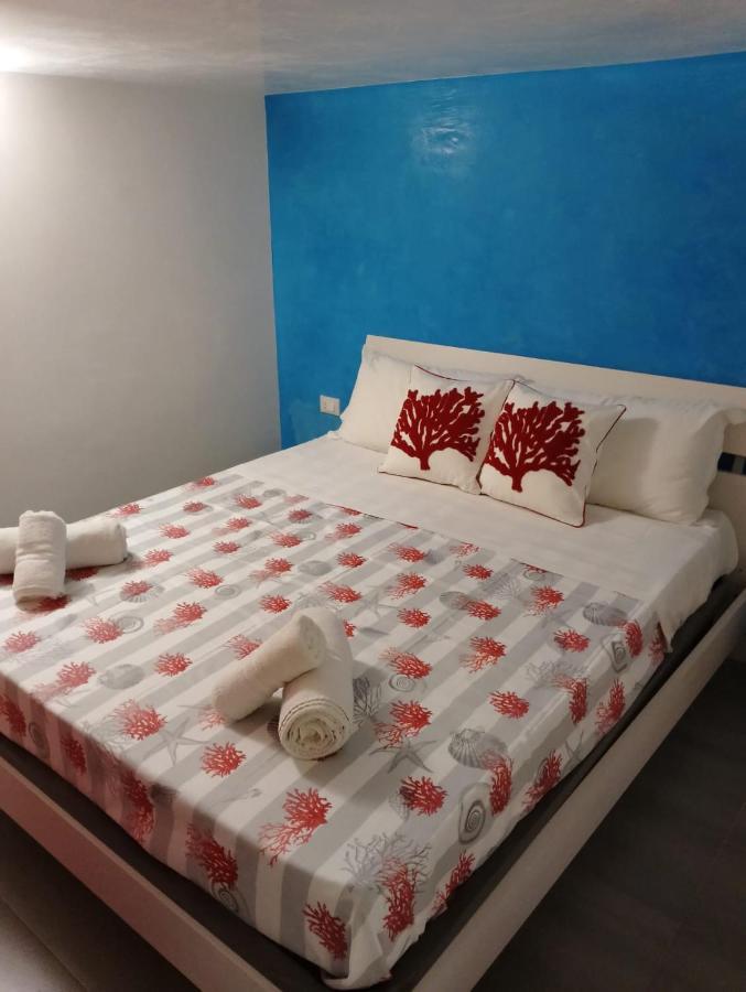 Casa Vacanza Raggio Di Sole 卡斯泰拉马莱 外观 照片
