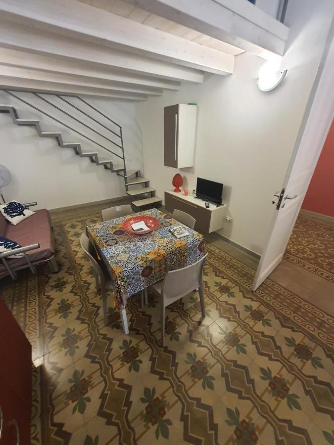 Casa Vacanza Raggio Di Sole 卡斯泰拉马莱 外观 照片